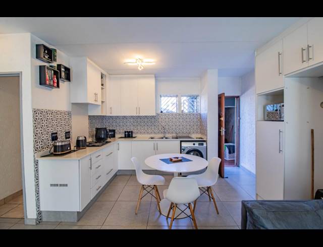 2 BEDROOM TOWNHOUSE FOR SALE IN MULBARTON